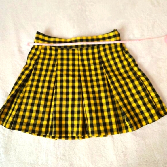 2/$20 H&M Divided Yellow Black Plaid Pleated Mini Skirt Women’s Size 2 - Picture 2 of 7
